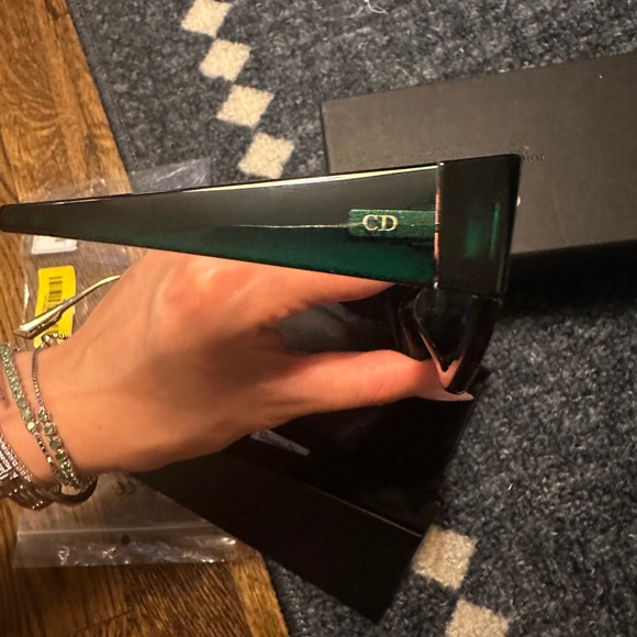 New 💚 RARE GREEN & Gold Dior cat eye Sunglasses - Picture 7 of 12
